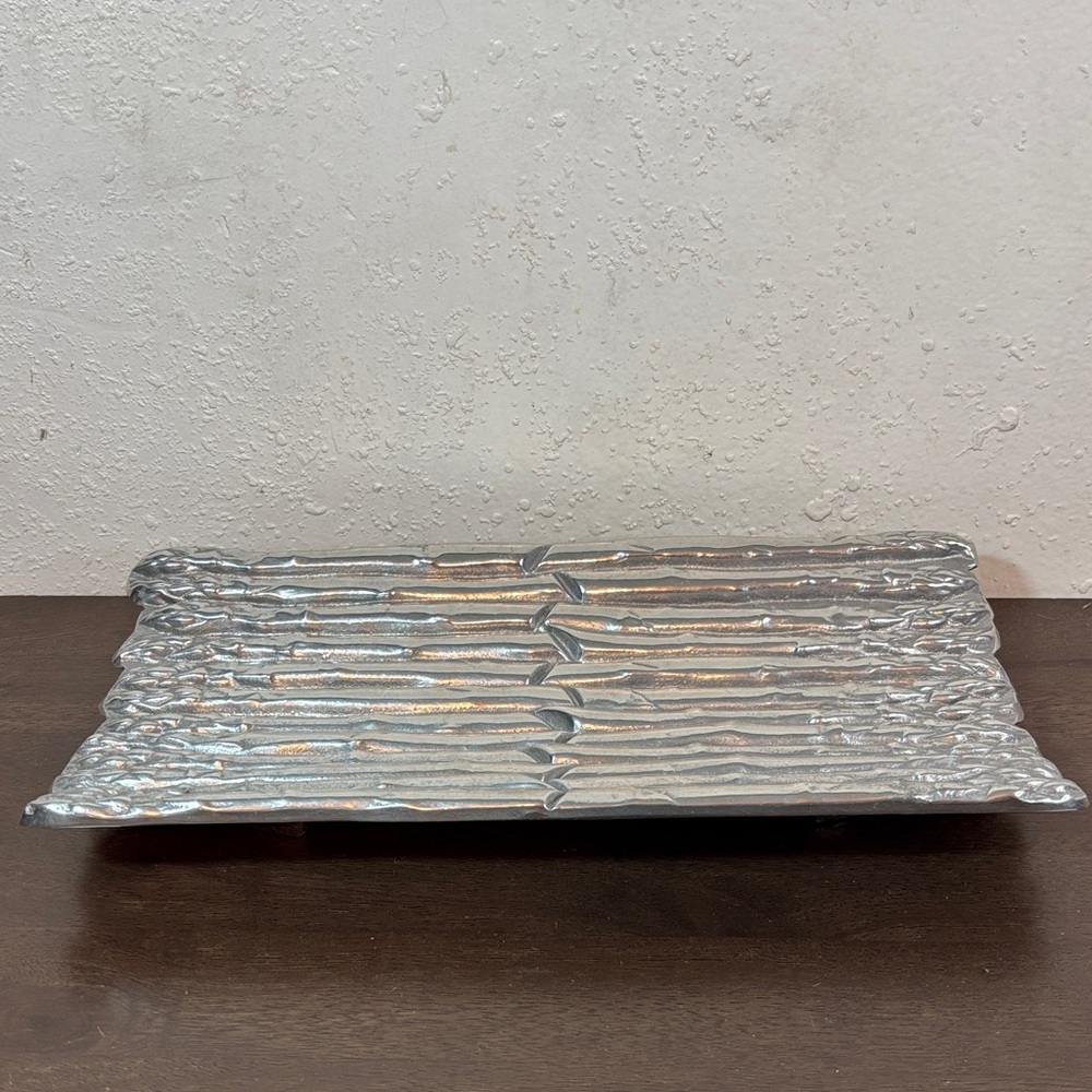 Wilton Armetale Silver Textured Serveware